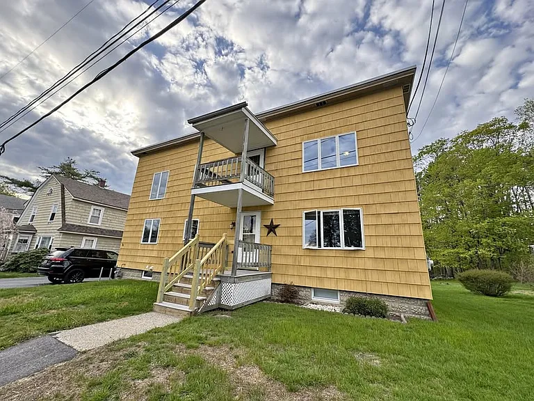 56 Laurier St — Photo 2