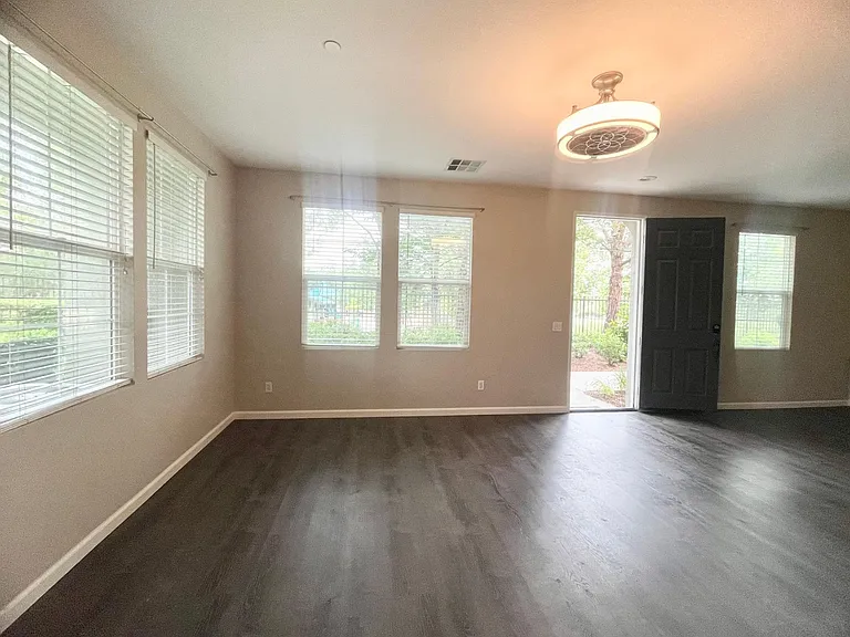 27237 Riverview Ln — Photo 5