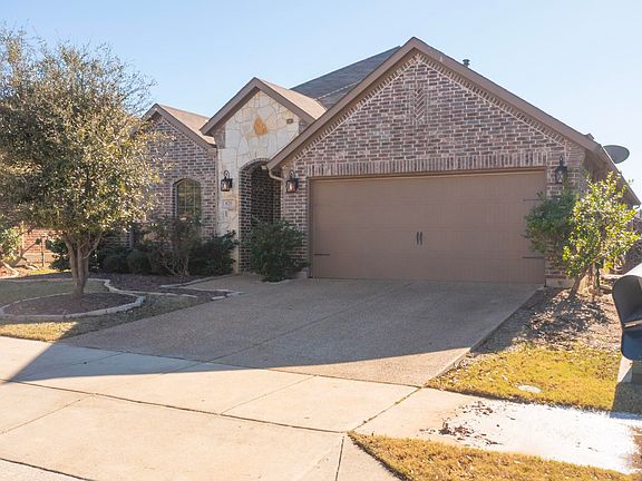 4th image of 828 Lake Meadow Ln