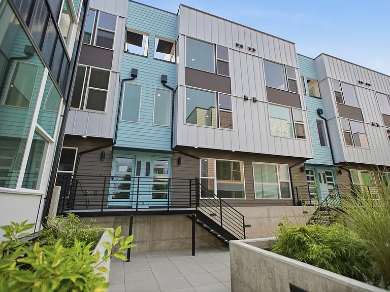 12512 35th Ave NE #F — Photo 2