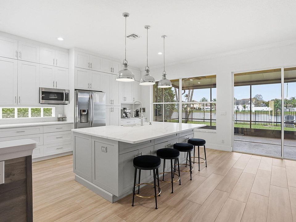 1st image of 7121 Catalina Isle Drive