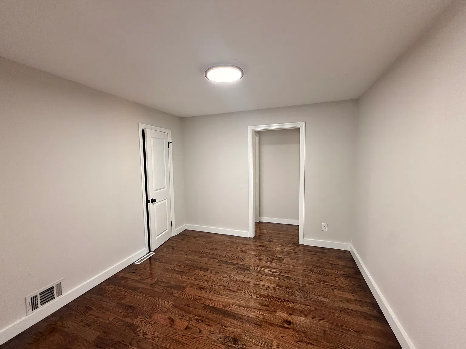 3 bed, 800 sqft, $2,350 — Photo 3