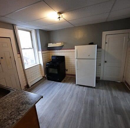 3rd image of 571 Jackson Ave #1R