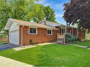 305 Maple Ave, Lasalle, ON N9J 1P1