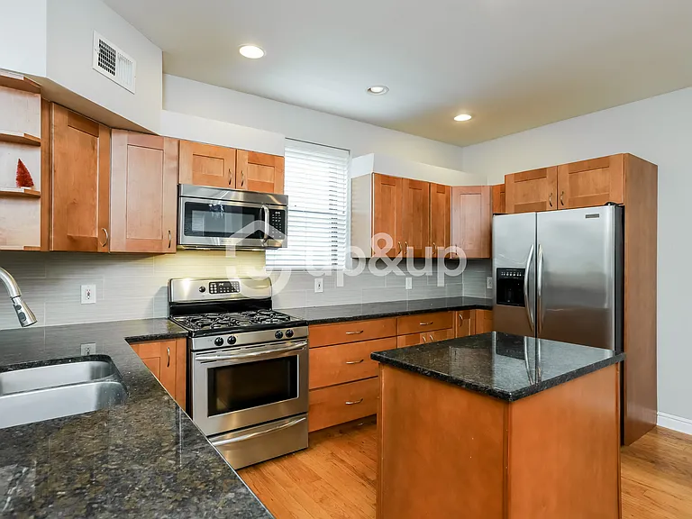 919 Allen Ave #R — Photo 8