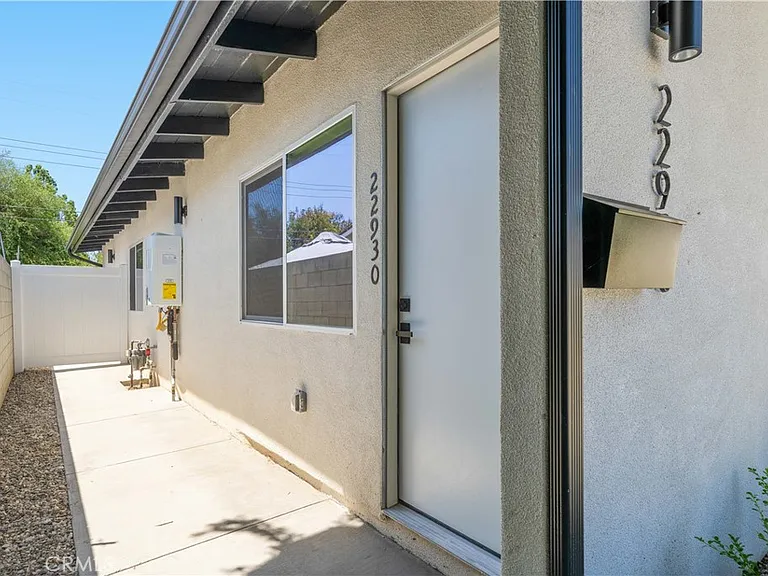 22930 Leadwell St — Photo 3