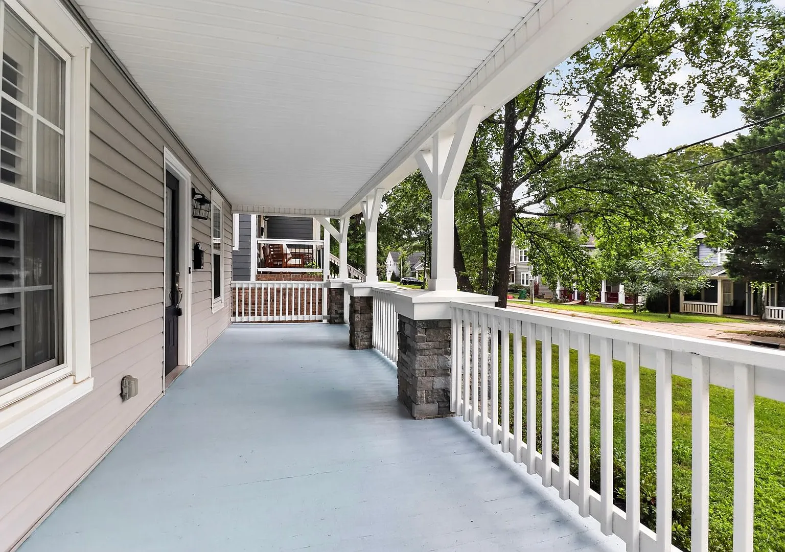 Gorgeous 3 Bedroom Home in Belmont Neighborhood! — Photo 3