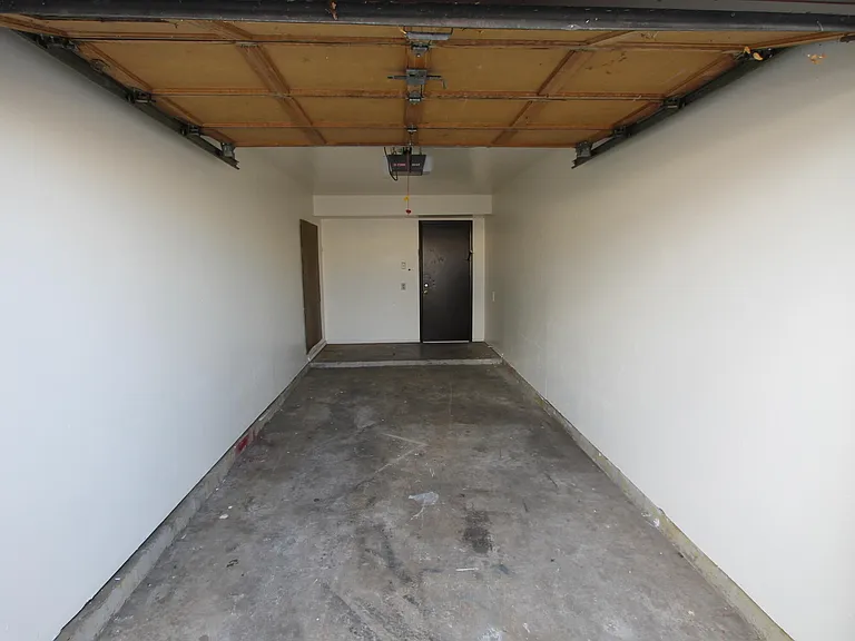 11400 Prospect Ave NE #B — Photo 2