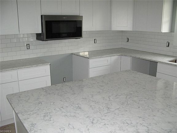 4th image of 300 Proctor Ct