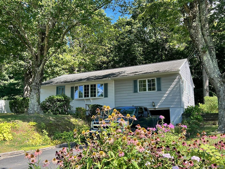 1st image of 33 Windwood Drive