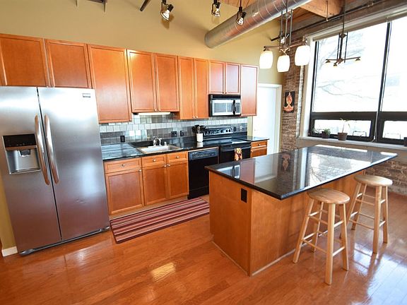5th image of 234 E Reservoir Ave Unit 202
