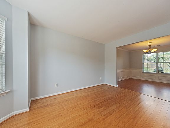 4th image of 1160 Laurel Cove Dr