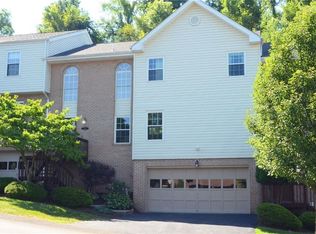 7026 Clubview Dr, Bridgeville, PA 15017
