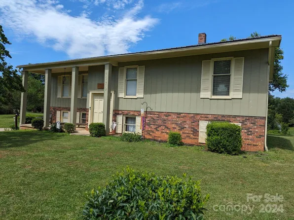 4072 Quarry Estates Rd, Hudson, NC 28638