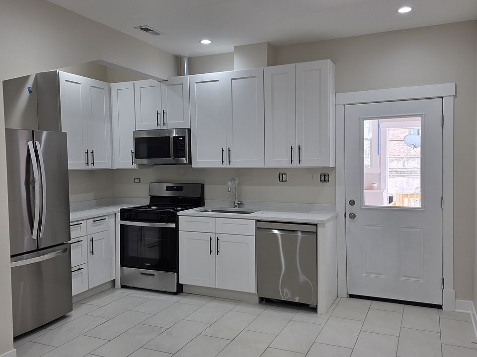 1st image of 2637 W Winona St #1