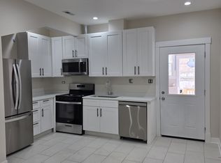2637 W Winona St #1, Chicago, IL 60625