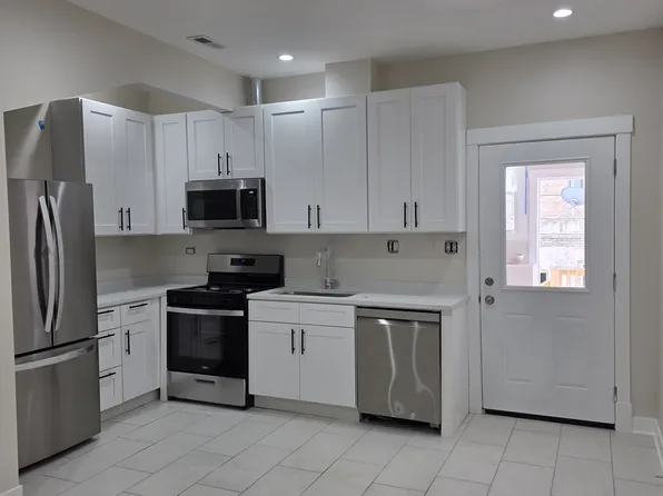 2637 W Winona St #1, Chicago, IL 60625