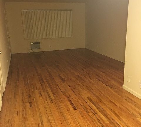 4th image of 2106 N Lincoln St