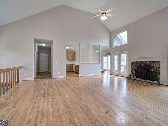 3rd image of 207 Stone Ridge Ct