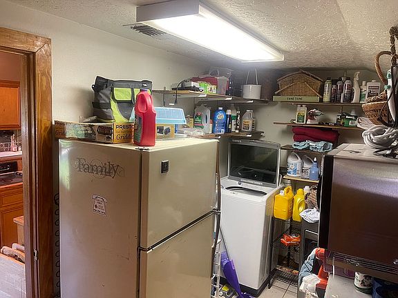 4th image of 1571 Southwood Dr