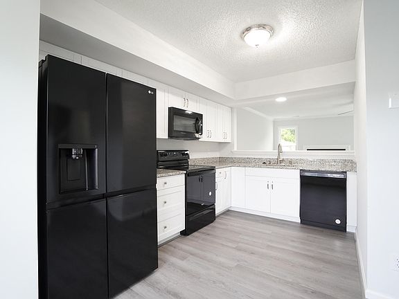 3rd image of 5234 Johnstown Ln