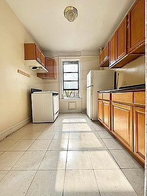 3rd image of 388 Midwood St APT 2J