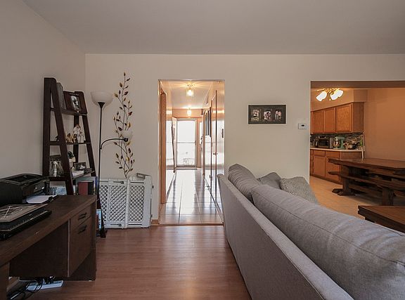5th image of 15944 Ashford Ct