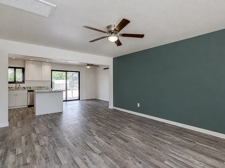 1221 E Henry St — Photo 7