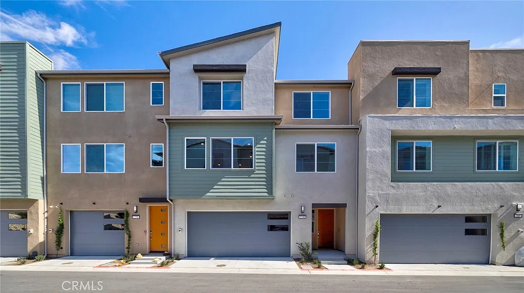 2 bed, 1371 sqft, $3,800 — Photo 1