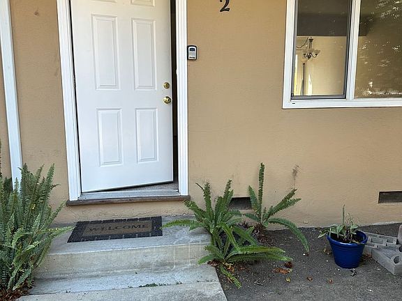 3rd image of 723 Menlo Ave APT 2