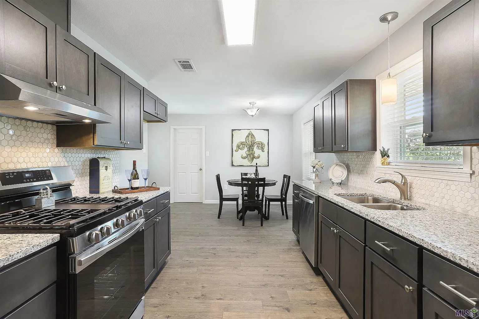4 bed, 2.5 bath, 2209 sqft, $2,500 — Photo 3