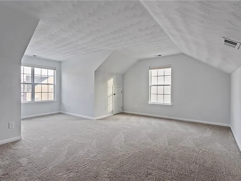 60 Manilla Ln — Photo 12