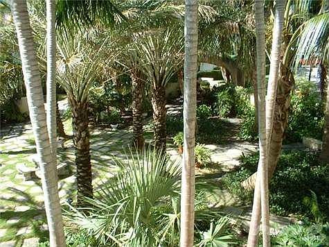 5th image of 2421 Lake Pancoast Dr APT 2D