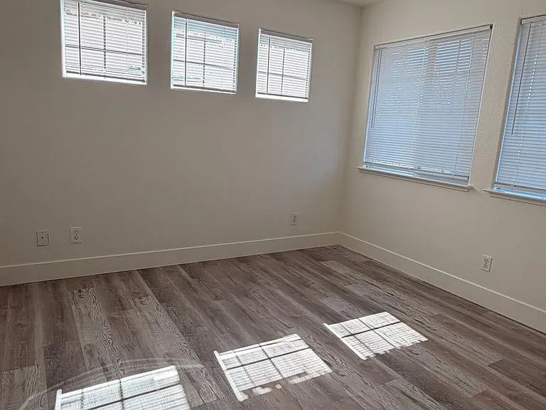 2749 Marlow Ct — Photo 30
