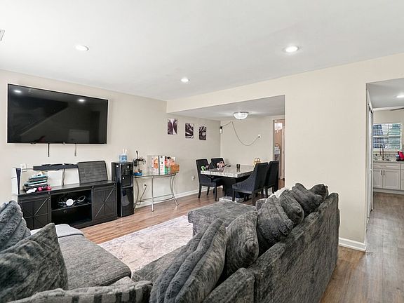 3rd image of 4181 Bluebird Dr
