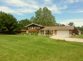 2799 Paradise Rd, Mattoon, IL 61938