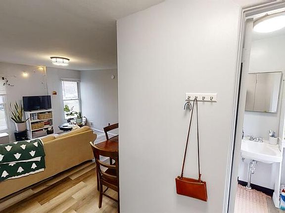 4th image of 101 E McKay St APT 5