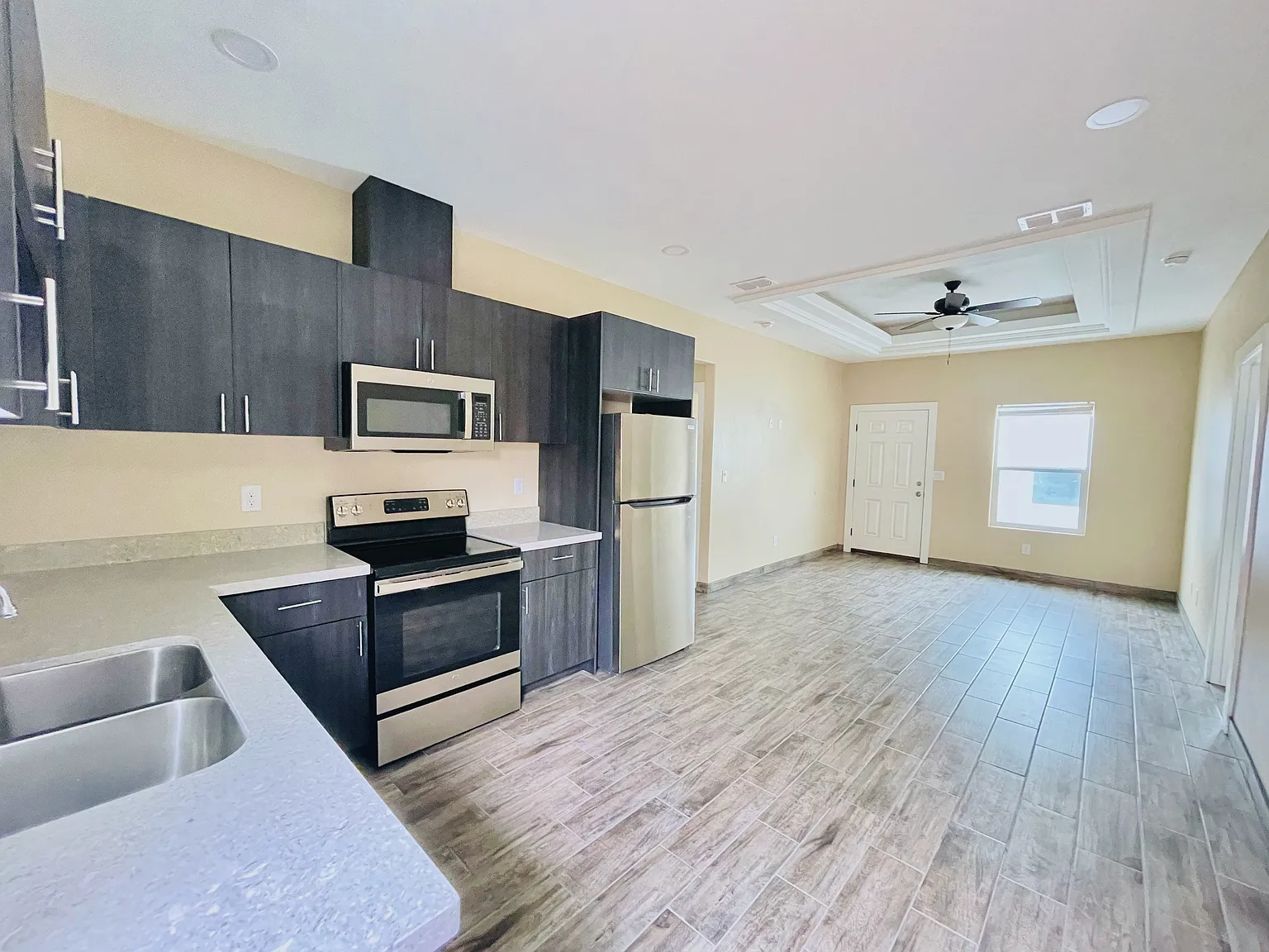3 bed, 1033 sqft, $1,200 — Photo 2