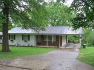 459 Country Club Dr, Hannibal, MO 63401