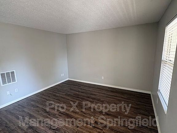 2nd image of 1138 E Walnut St Unit 7