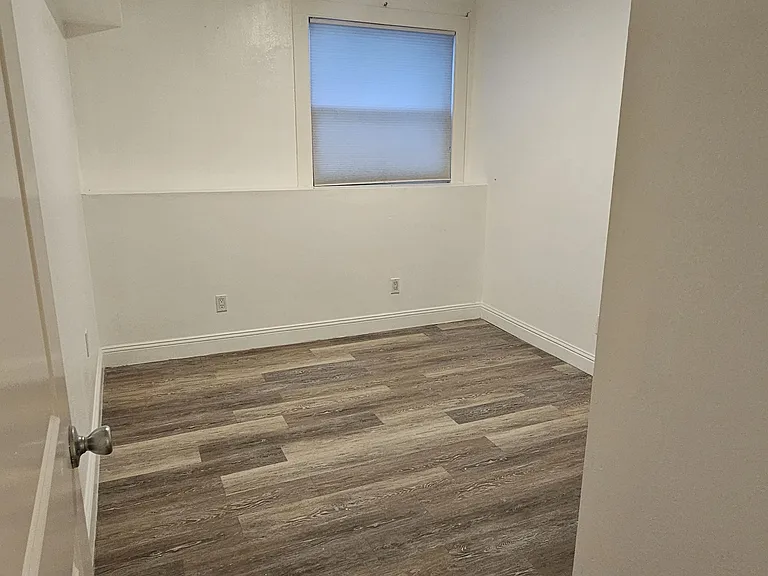 1400 Lakeshore Ave #10 — Photo 11