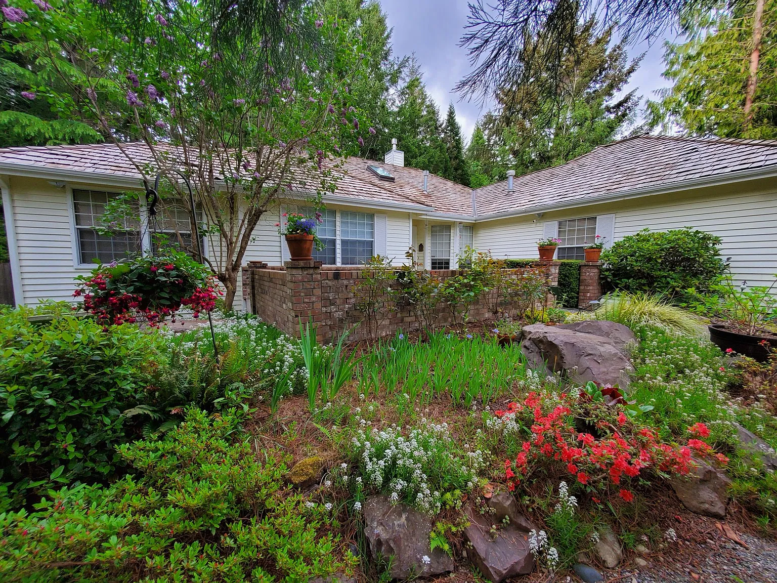 SE 29th Ct, Sammamish — Photo 2