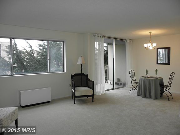 5th image of 2059 Huntington Ave APT 703