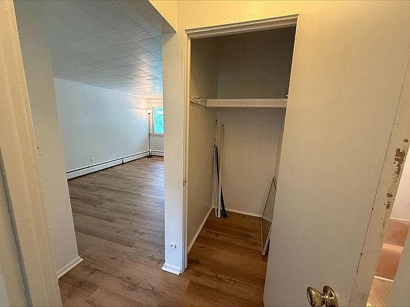 4th image of 125 Glendale Dr #2