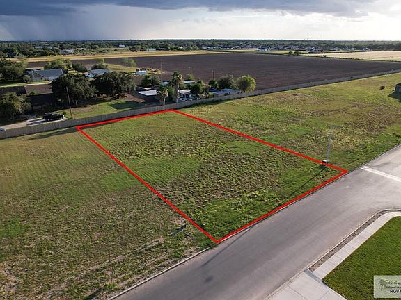 3rd image of 905 Daniel Ln