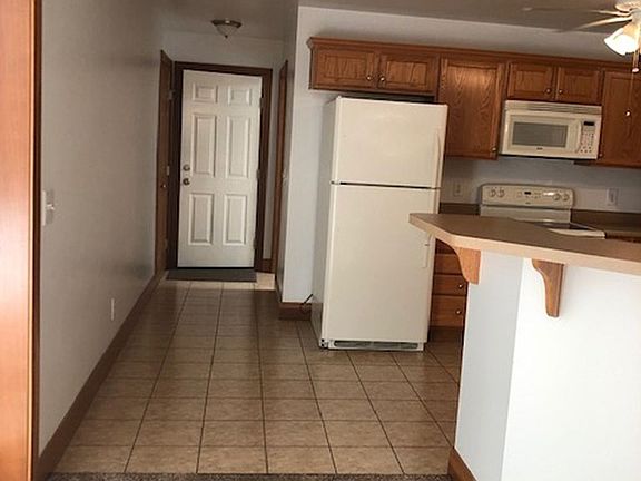 3rd image of 251 Fernwood Ave
