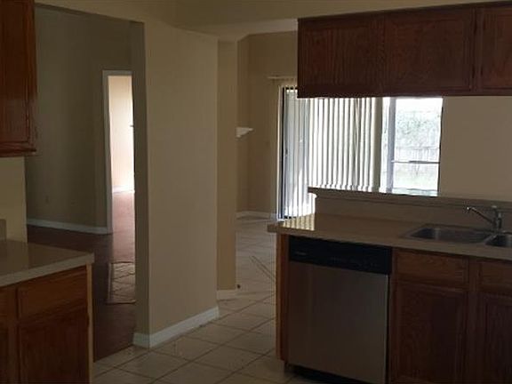 4th image of 1021 Manigan Ave