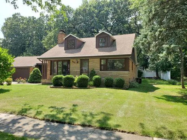 715 Williams Dr, Crown Point, IN 46307