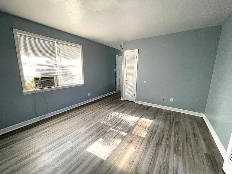 35 N Idlewild St #4 — Photo 2