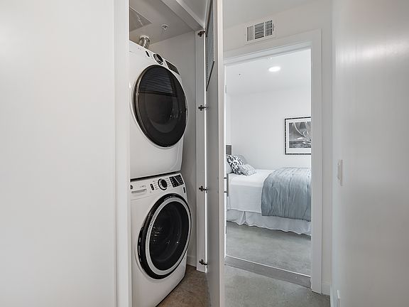 4th image of 1503 Venice Blvd #307